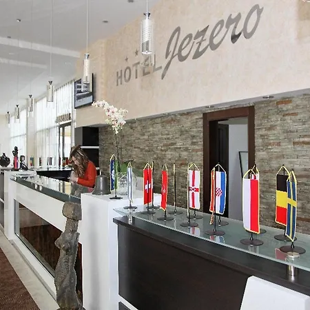 Jezero Hotel